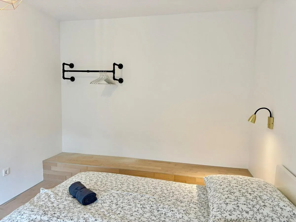 90 M2 Stylish 4 Room Apartment With Parking Vienna Austria