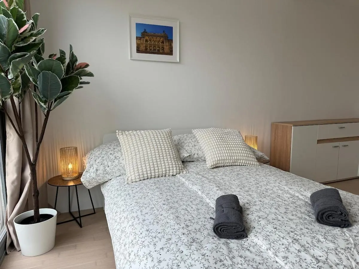 90 M2 Stylish 4 Room Apartment With Parking Vienna