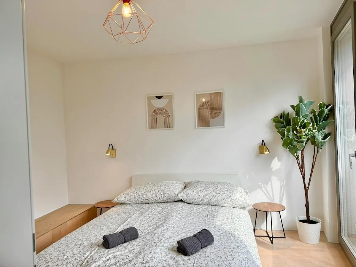 90 M2 Stylish 4 Room Apartment With Parking Vienna