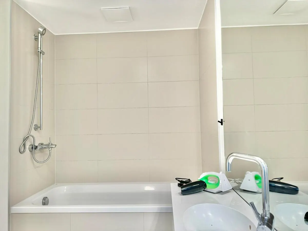 90 M2 Stylish 4 Room Apartment With Parking Vienna