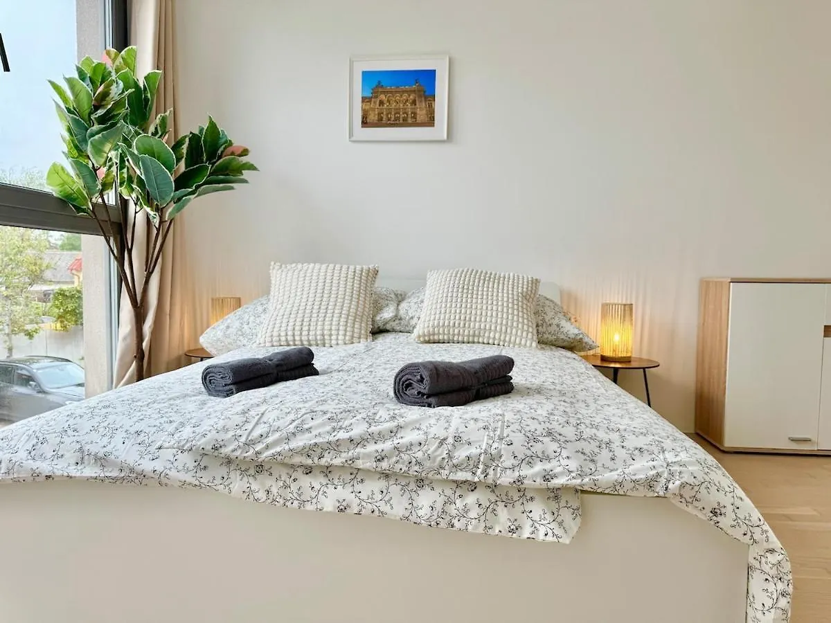 90 M2 Stylish 4 Room Apartment With Parking Vienna