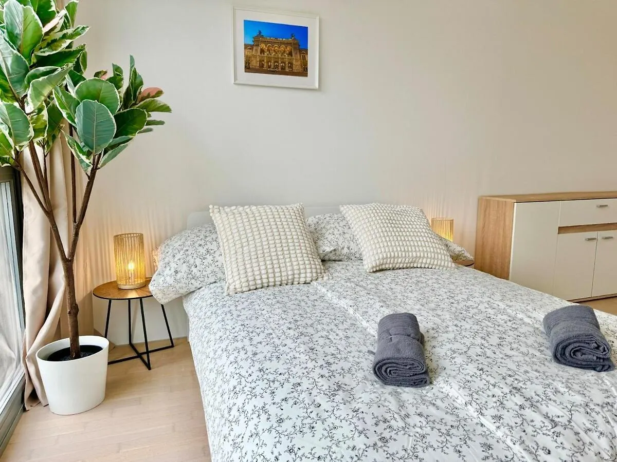 90 M2 Stylish 4 Room Apartment With Parking Vienna 0*,