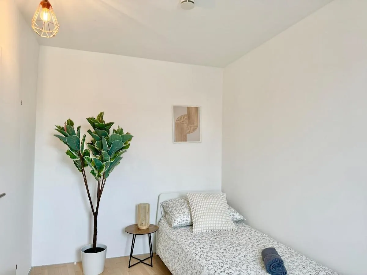 90 M2 Stylish 4 Room Apartment With Parking Vienna