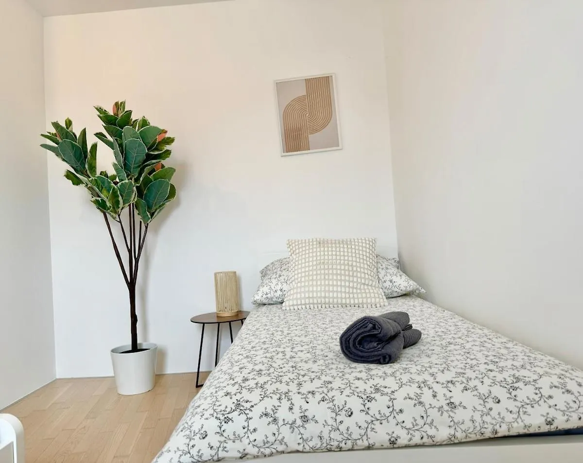 90 M2 Stylish 4 Room Apartment With Parking Vienna