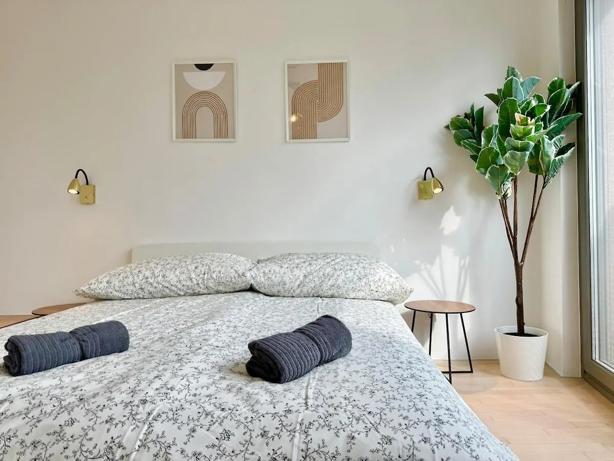 90 M2 Stylish 4 Room Apartment With Parking Vienna