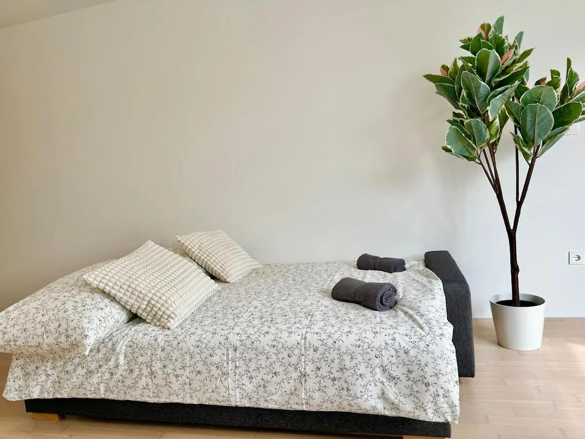 90 M2 Stylish 4 Room Apartment With Parking Vienna Austria